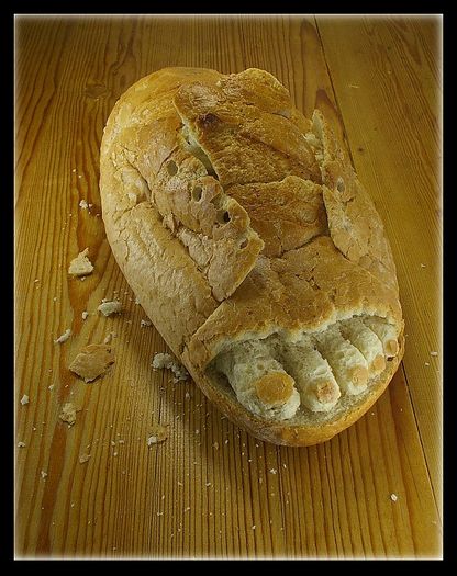 לחם מוזר